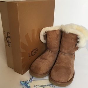 UGG Bailey Button Chestnut Size 8